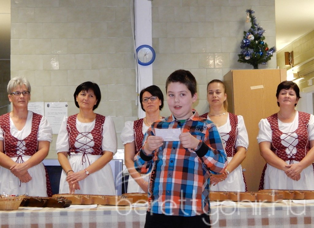 Karácsonyi ünnepség a Krónikus osztályon 12